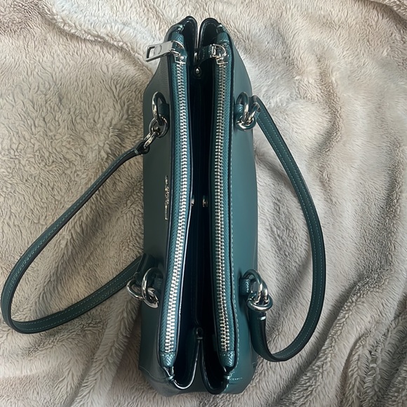 Almost New COACH Leather Purse- beautiful Teal blue/green bag, lots of pockets - Picture 6 of 14